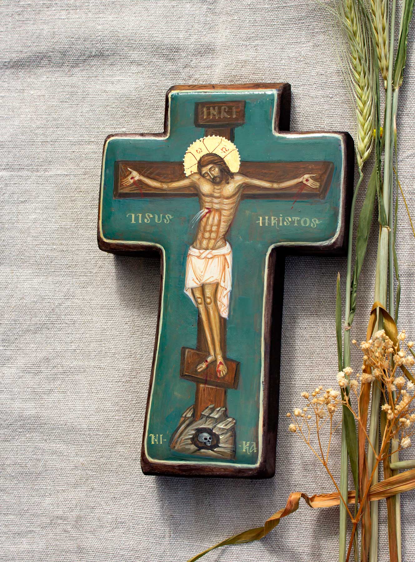 Cruce pictata cu rastignirea Cruce pictata cu rastignirea