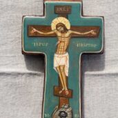 Cruce pictata cu rastignirea 4